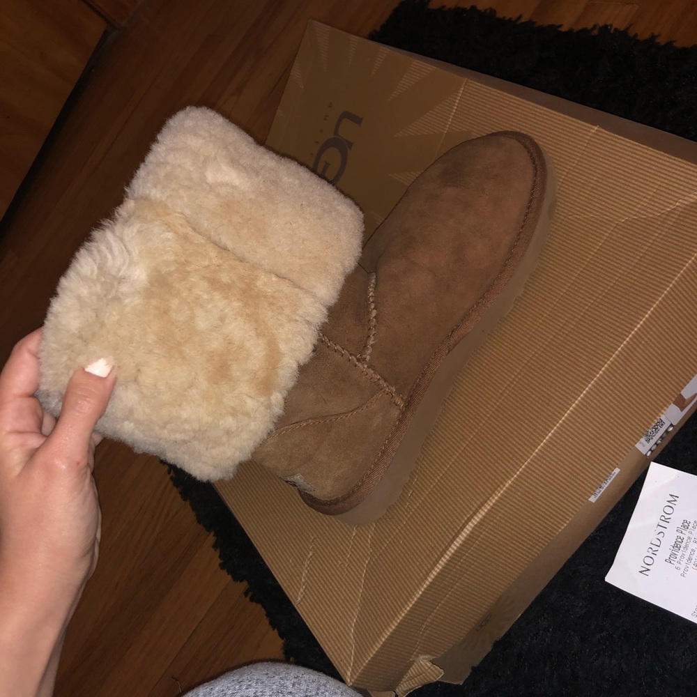 UGGS *damaged* - Picture 2 of 8